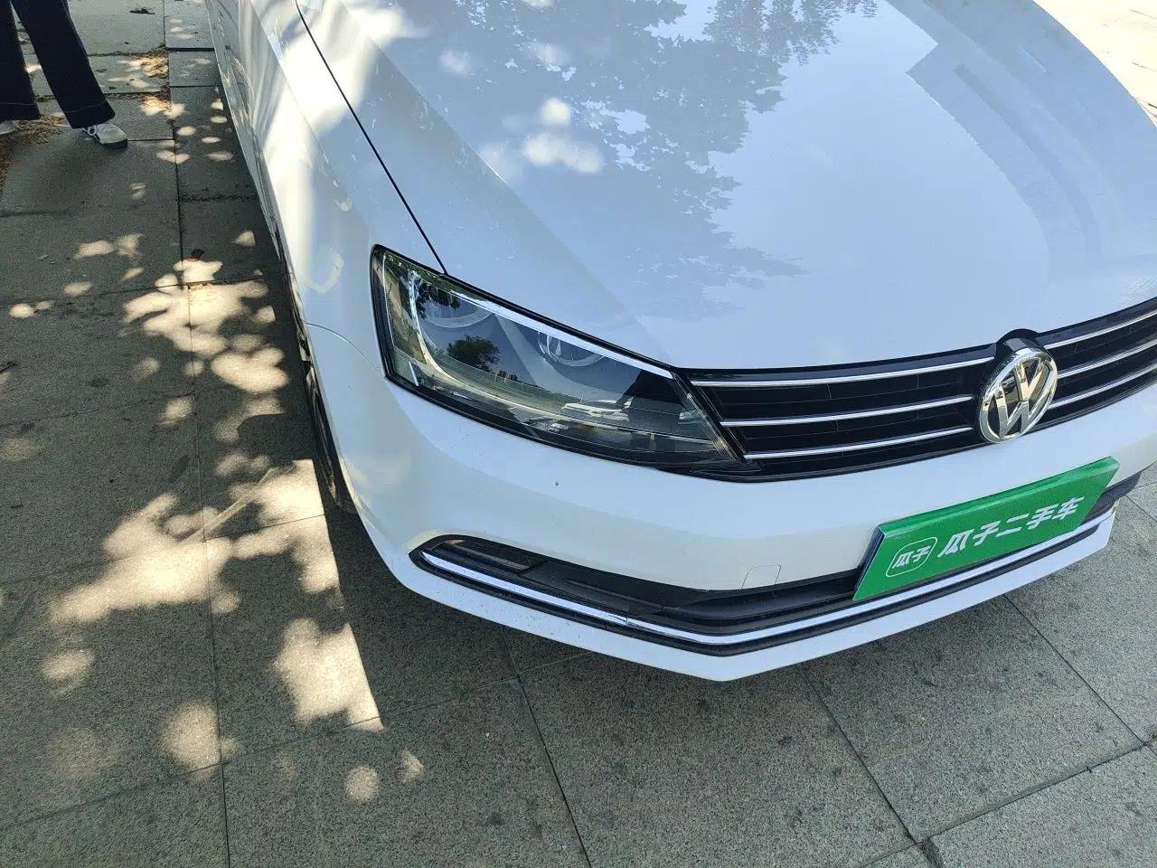 Volkswagen Sagitar 2018 1.6L Automatic Comfort Model — миниатюра 7