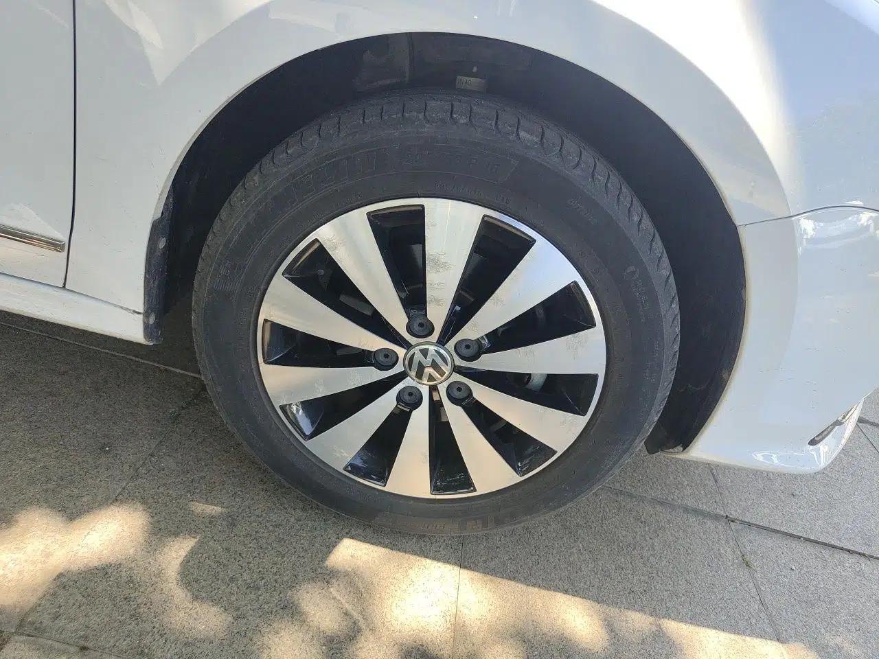 Volkswagen Sagitar 2018 1.6L Automatic Comfort Model — миниатюра 8