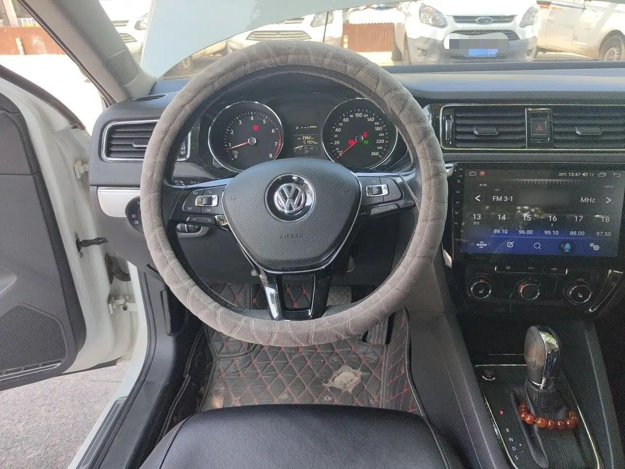 Volkswagen Sagitar 2018 1.6L Automatic Comfort Model — миниатюра 10