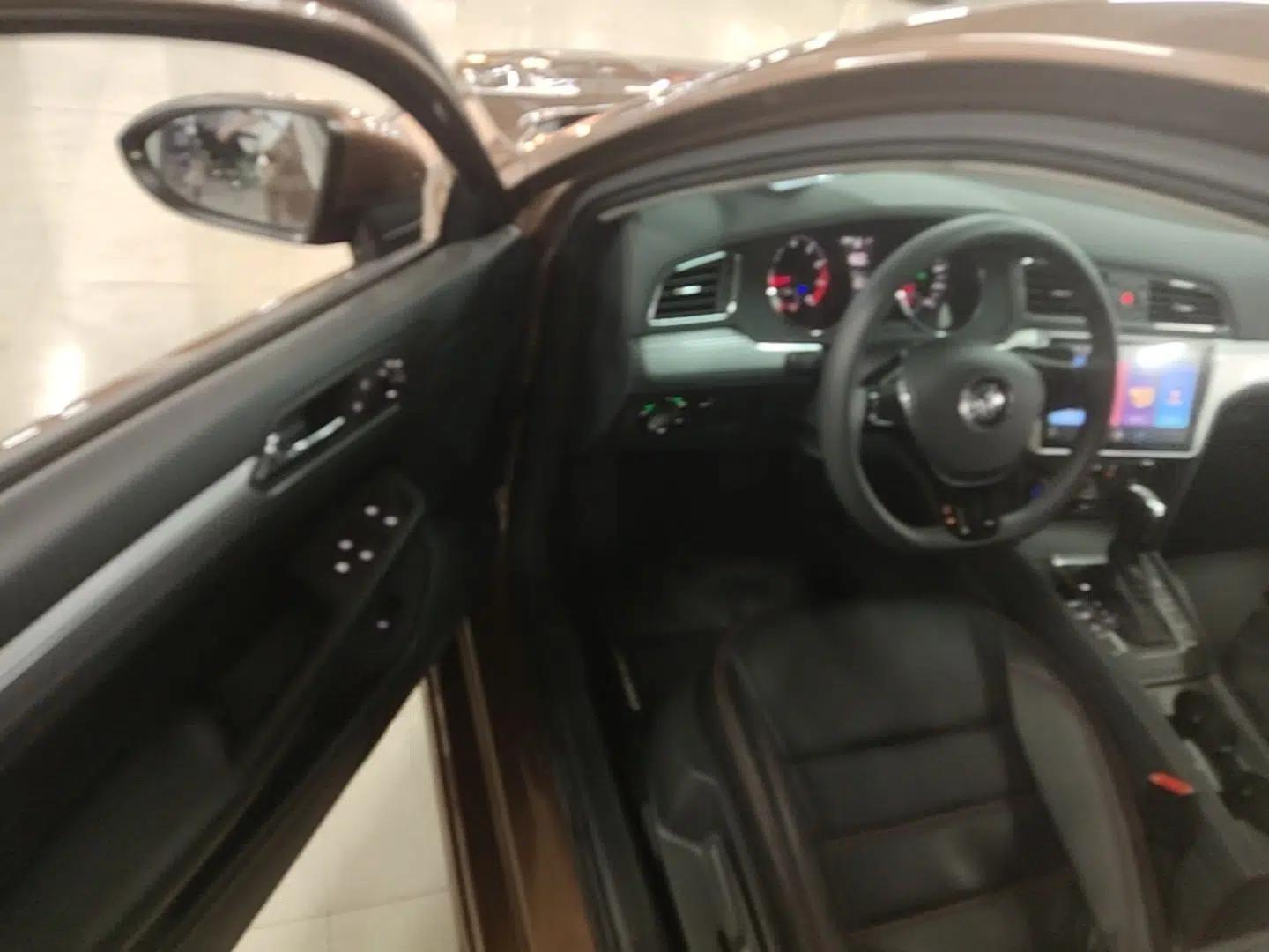 Volkswagen Lamando 2017 230TSI DSG Fashion Edition — миниатюра 23