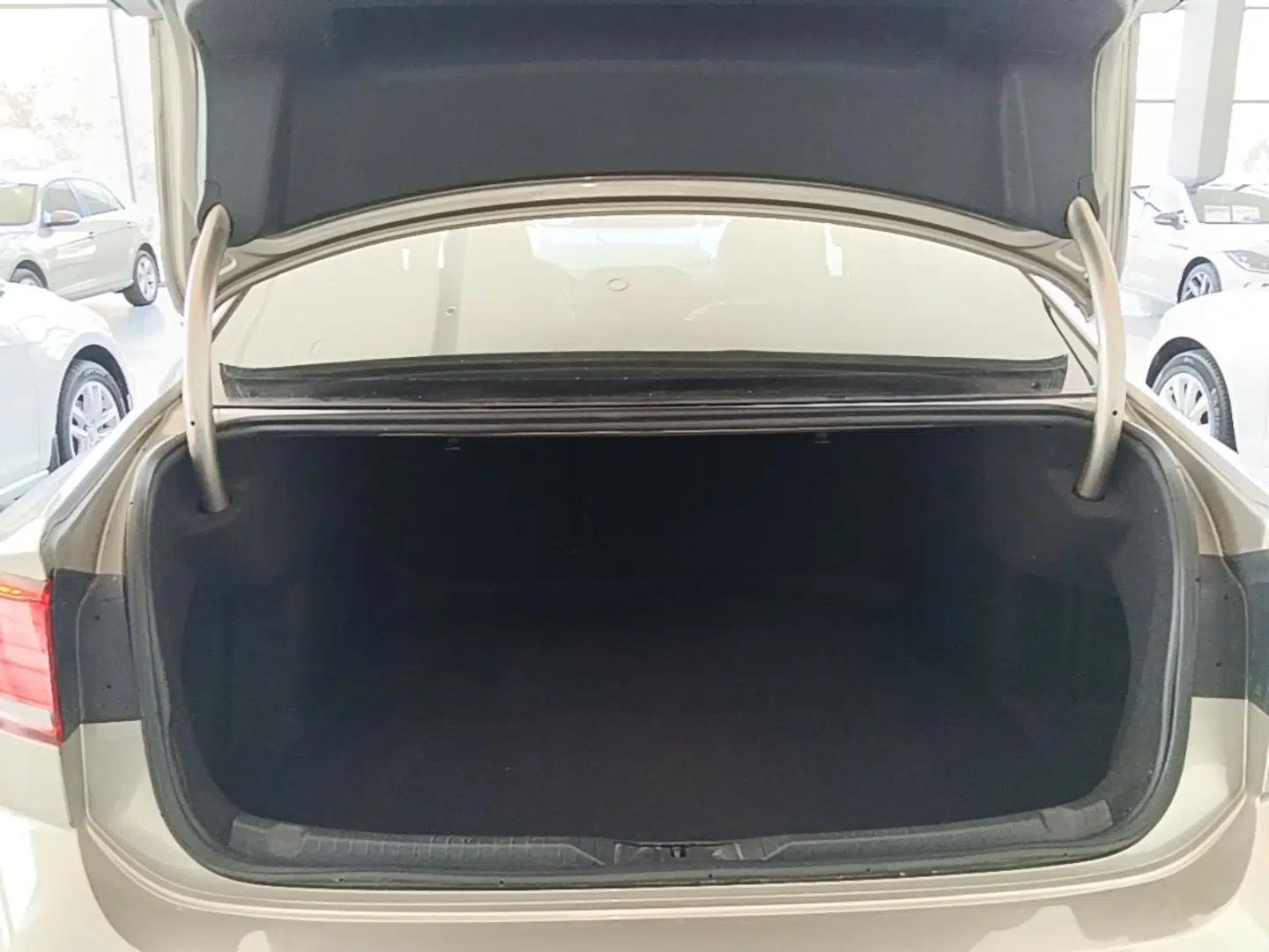 Volkswagen Lamando 2015 280TSI DSG Luxury Edition — миниатюра 22