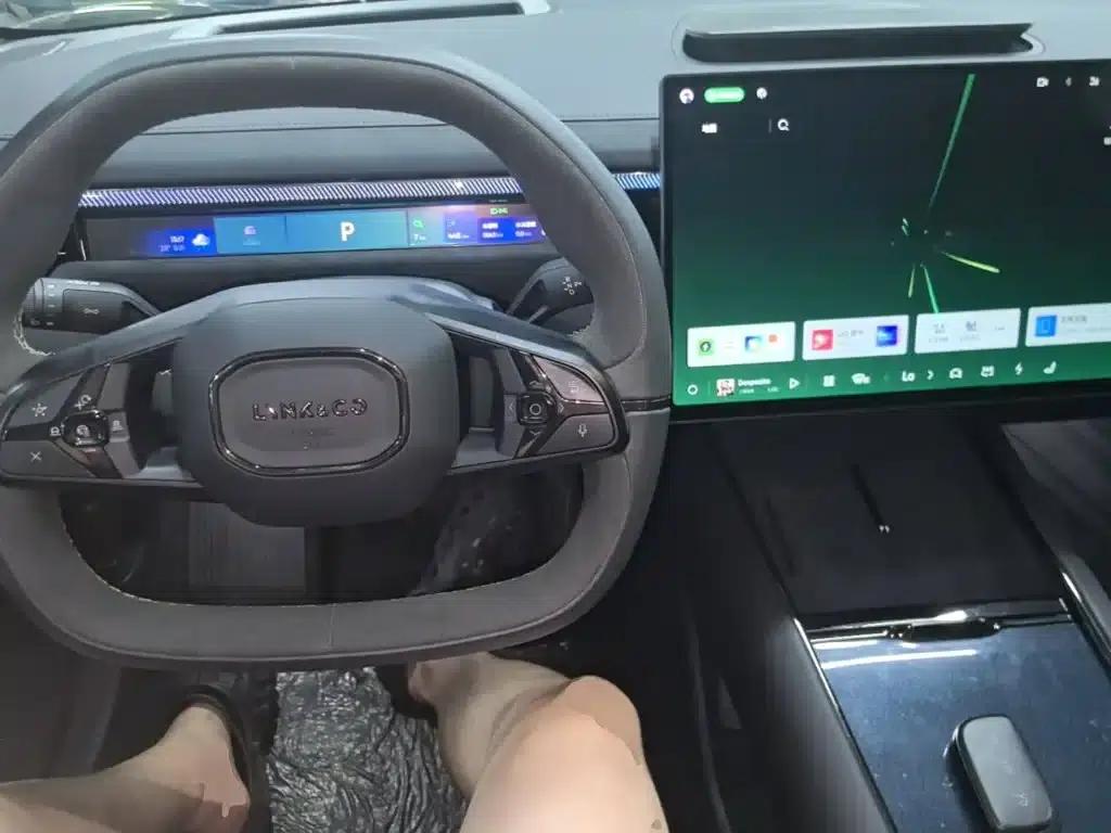 Lynk & Co 10 2025 240 AWD Ultra Sport Edition — миниатюра 10
