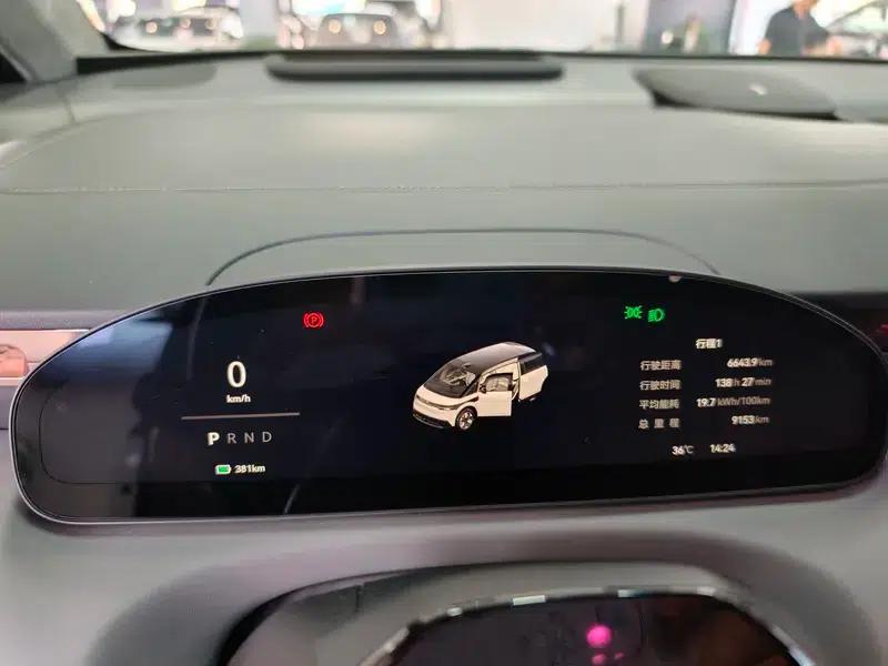 ZEEKR MIX 2025 76kWh Smart Drive Edition — миниатюра 11