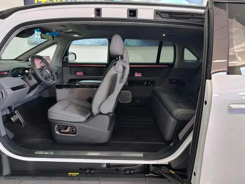 ZEEKR MIX 2025 76kWh Smart Drive Edition — миниатюра 13