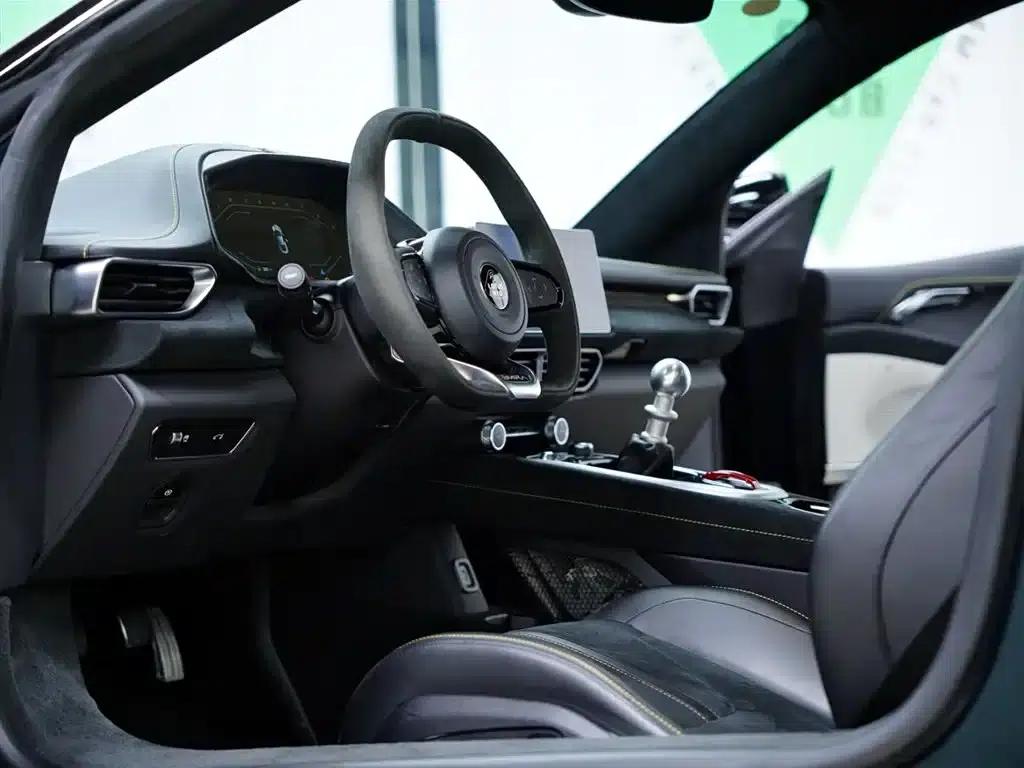 2022 EMIRA 3.5T V6 Manual First Edition — миниатюра 23