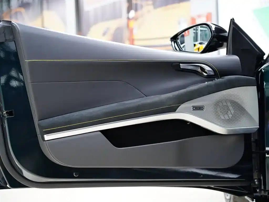 2022 EMIRA 3.5T V6 Manual First Edition — миниатюра 24