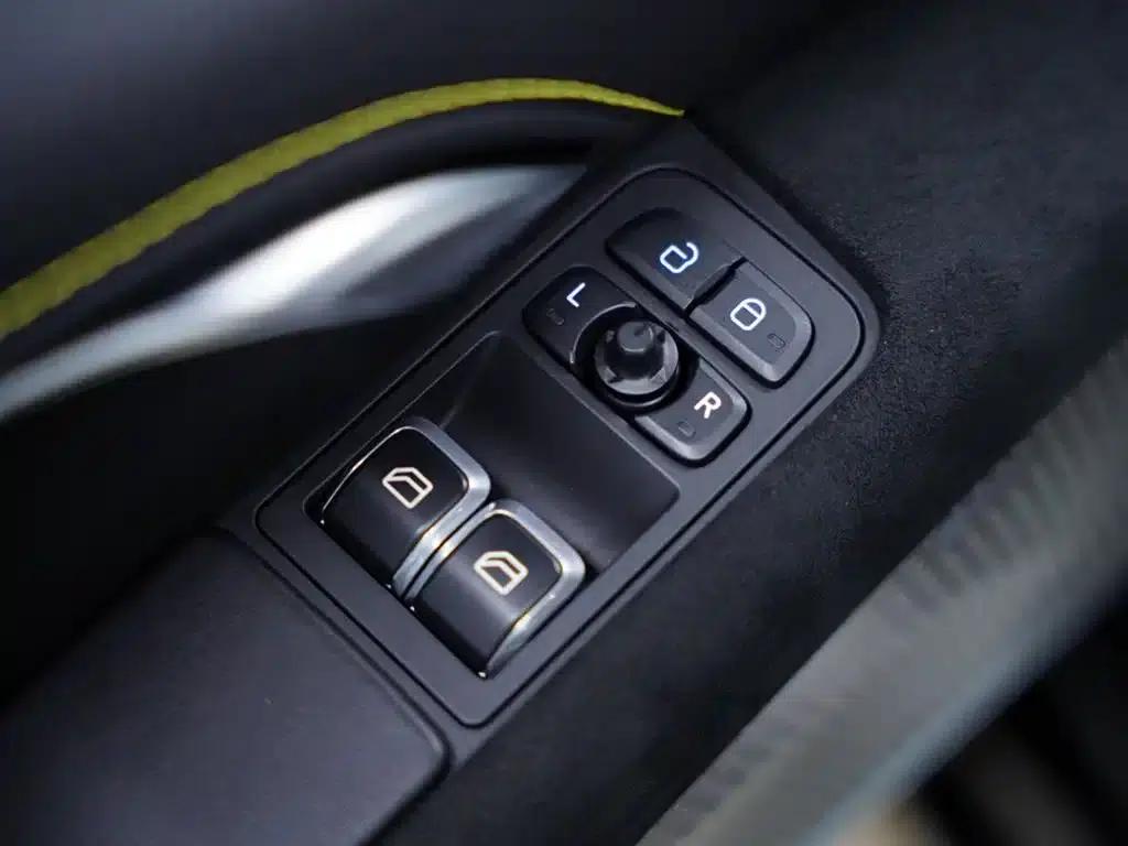 2022 EMIRA 3.5T V6 Manual First Edition — миниатюра 25