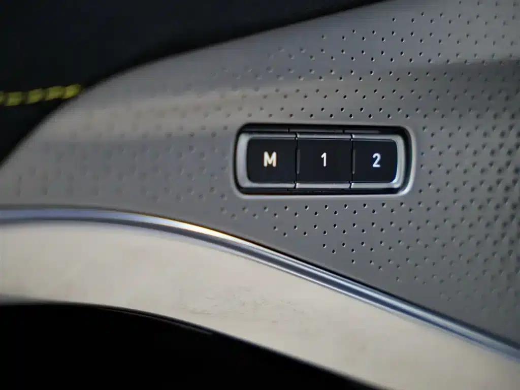 2022 EMIRA 3.5T V6 Manual First Edition — миниатюра 26