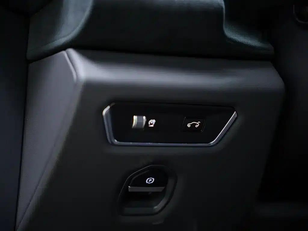 2022 EMIRA 3.5T V6 Manual First Edition — миниатюра 28