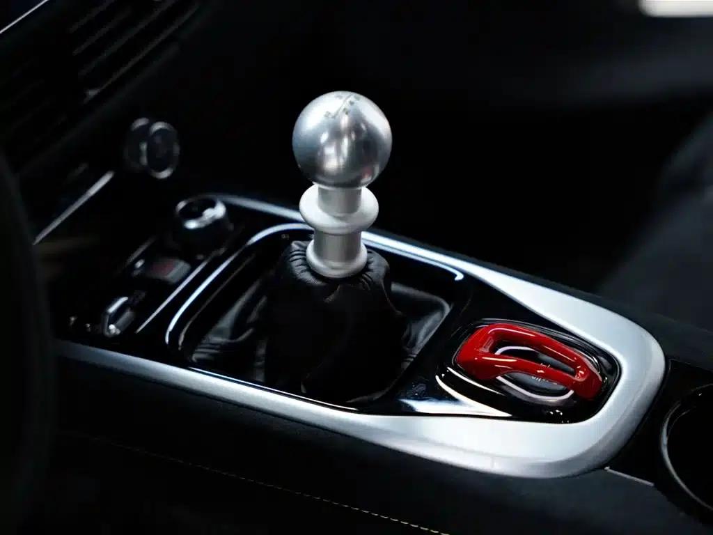 2022 EMIRA 3.5T V6 Manual First Edition — миниатюра 32
