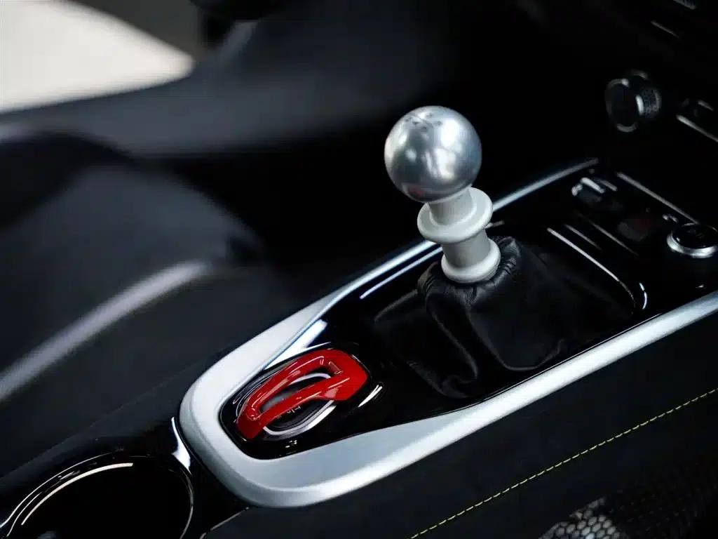 2022 EMIRA 3.5T V6 Manual First Edition — миниатюра 37