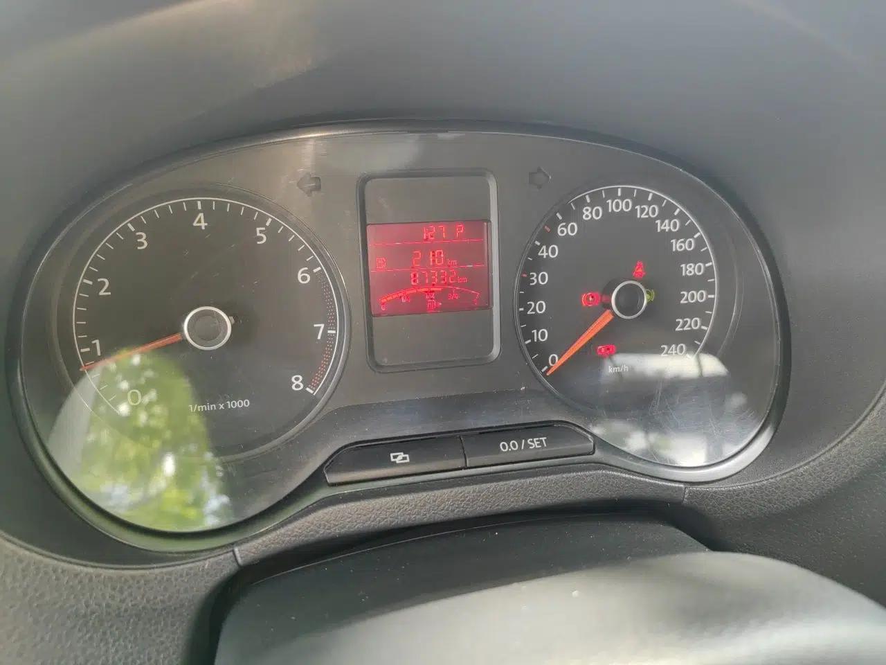 Volkswagen Polo 2011 1.6L Automatic ZhiShang Version — миниатюра 11