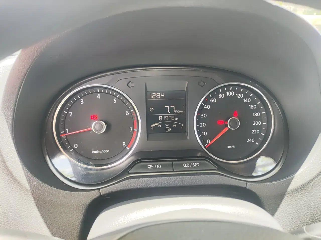Volkswagen Polo 2014 1.6L Manual Comfort Edition — миниатюра 11