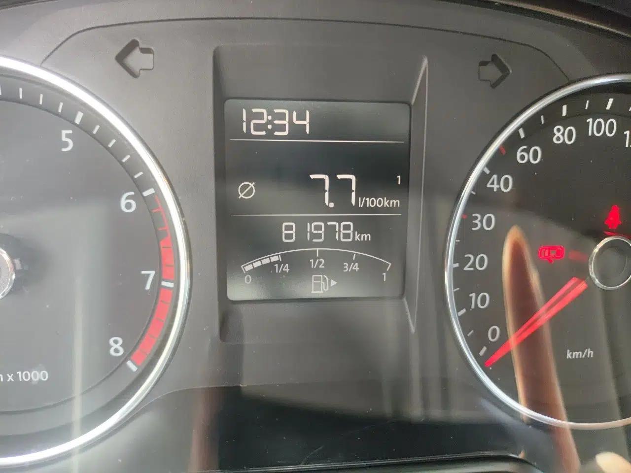 Volkswagen Polo 2014 1.6L Manual Comfort Edition — миниатюра 12