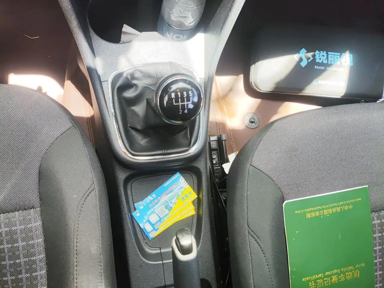 Volkswagen Polo 2014 1.6L Manual Comfort Edition — миниатюра 14