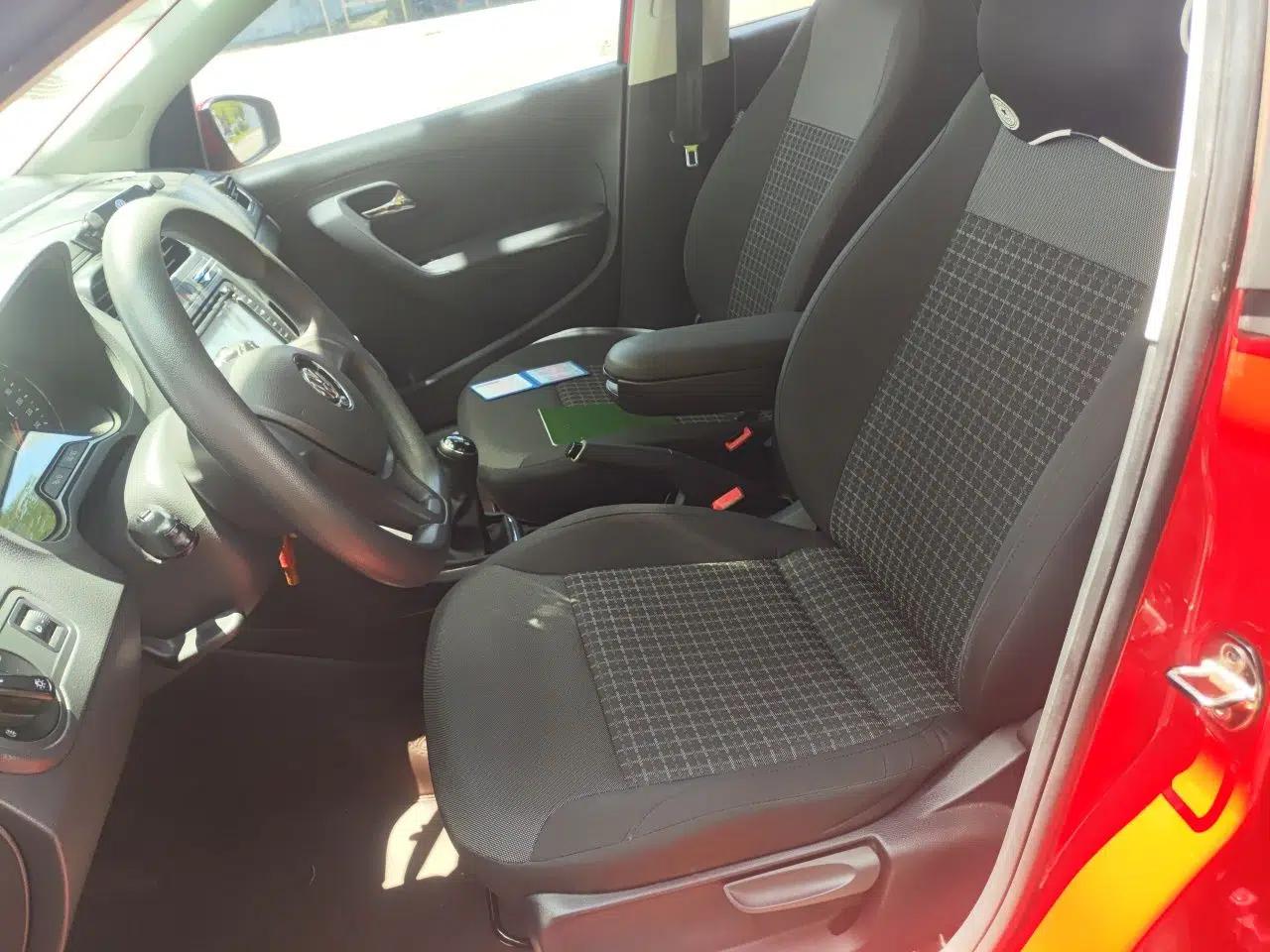 Volkswagen Polo 2014 1.6L Manual Comfort Edition — миниатюра 15