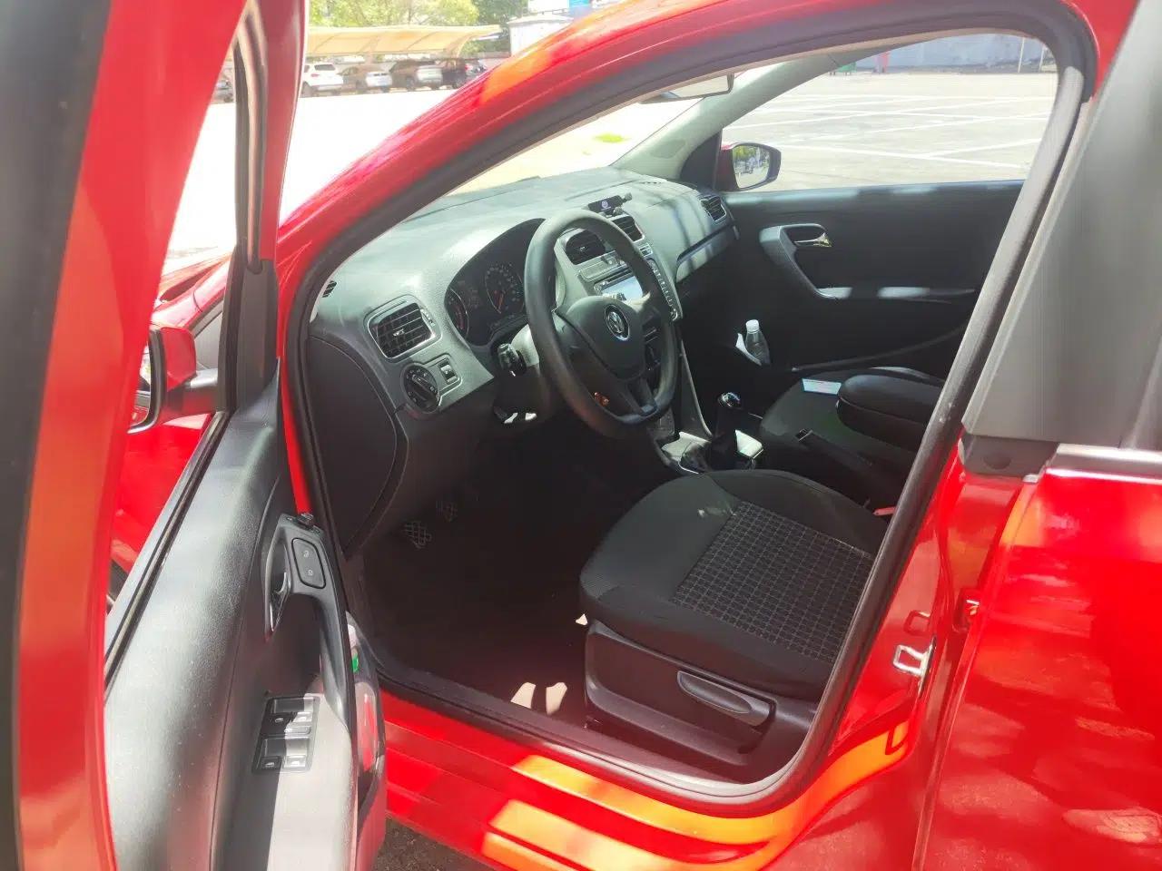 Volkswagen Polo 2014 1.6L Manual Comfort Edition — миниатюра 16