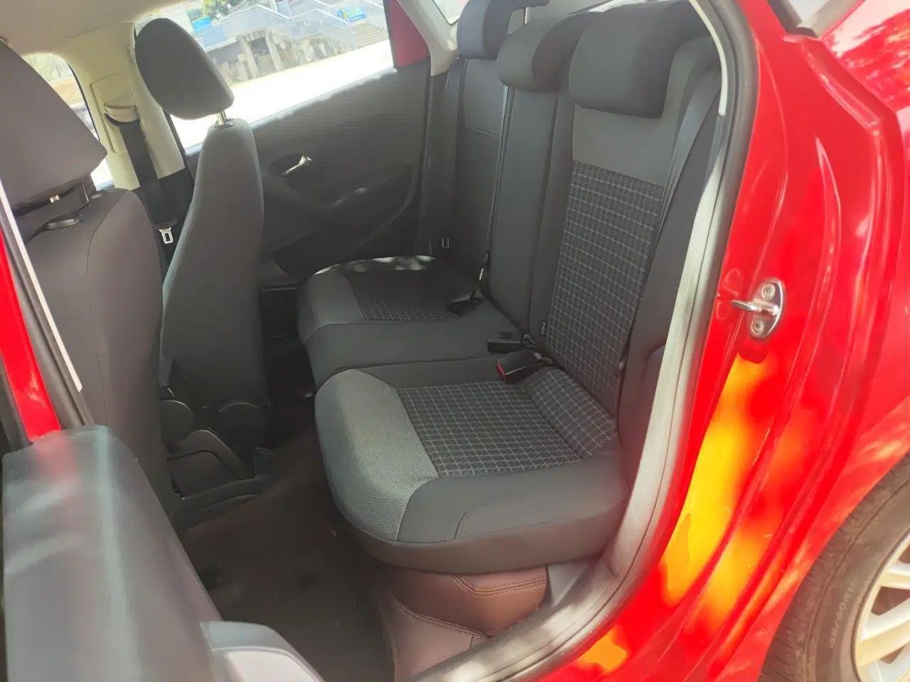 Volkswagen Polo 2014 1.6L Manual Comfort Edition — миниатюра 17