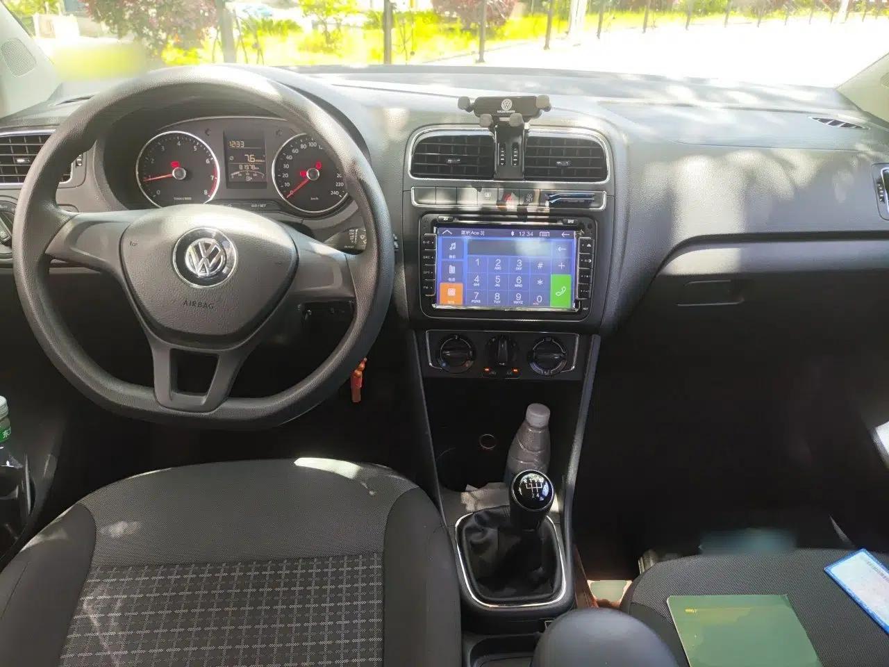 Volkswagen Polo 2014 1.6L Manual Comfort Edition — миниатюра 9