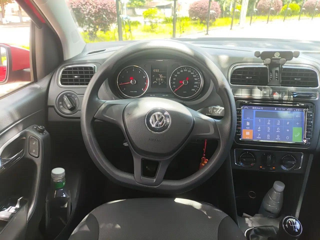 Volkswagen Polo 2014 1.6L Manual Comfort Edition — миниатюра 10