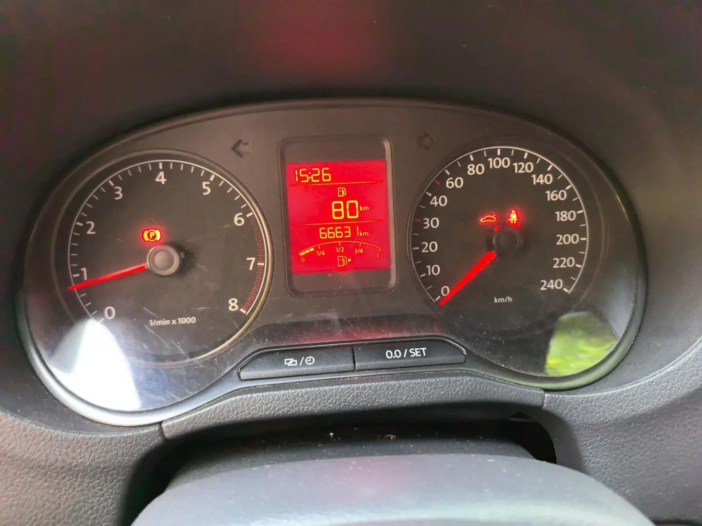 Volkswagen Polo 2013 1.6L Manual Comfort Edition — миниатюра 12