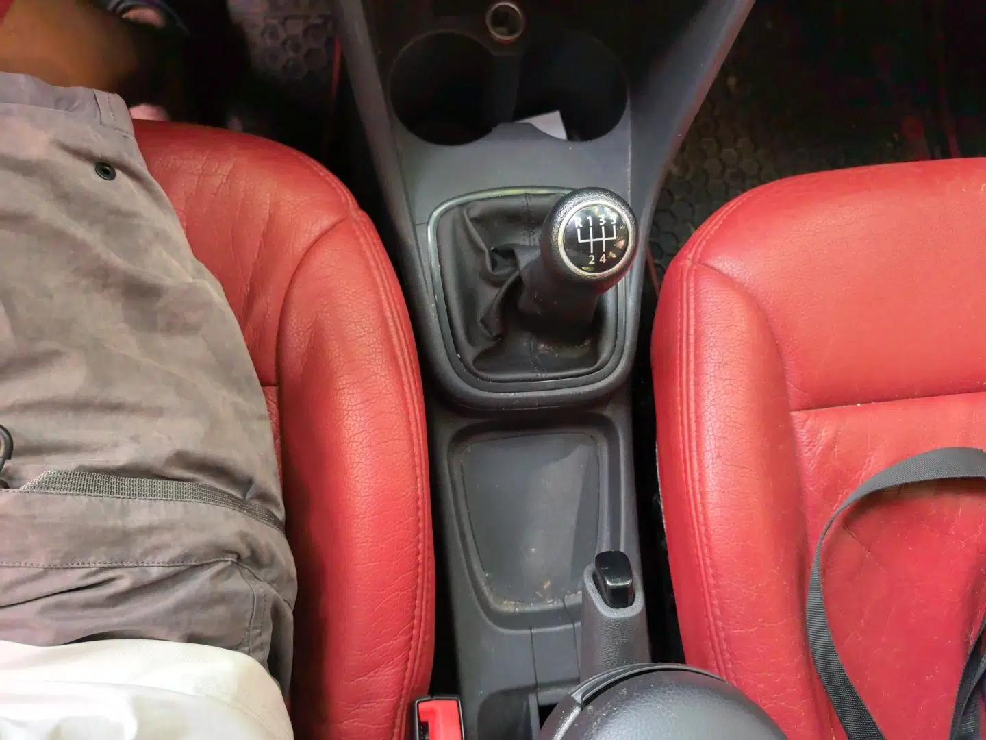 Volkswagen Polo 2013 1.6L Manual Comfort Edition — миниатюра 14