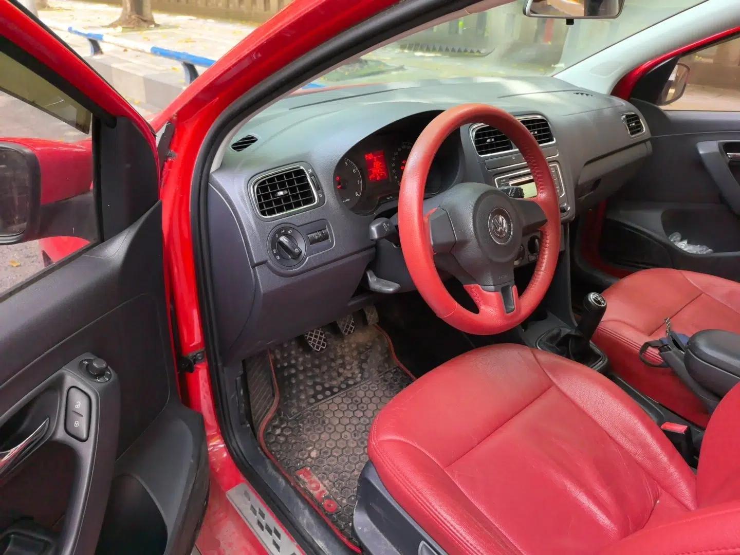 Volkswagen Polo 2013 1.6L Manual Comfort Edition — миниатюра 16