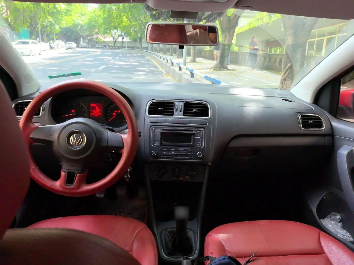 Volkswagen Polo 2013 1.6L Manual Comfort Edition — миниатюра 9