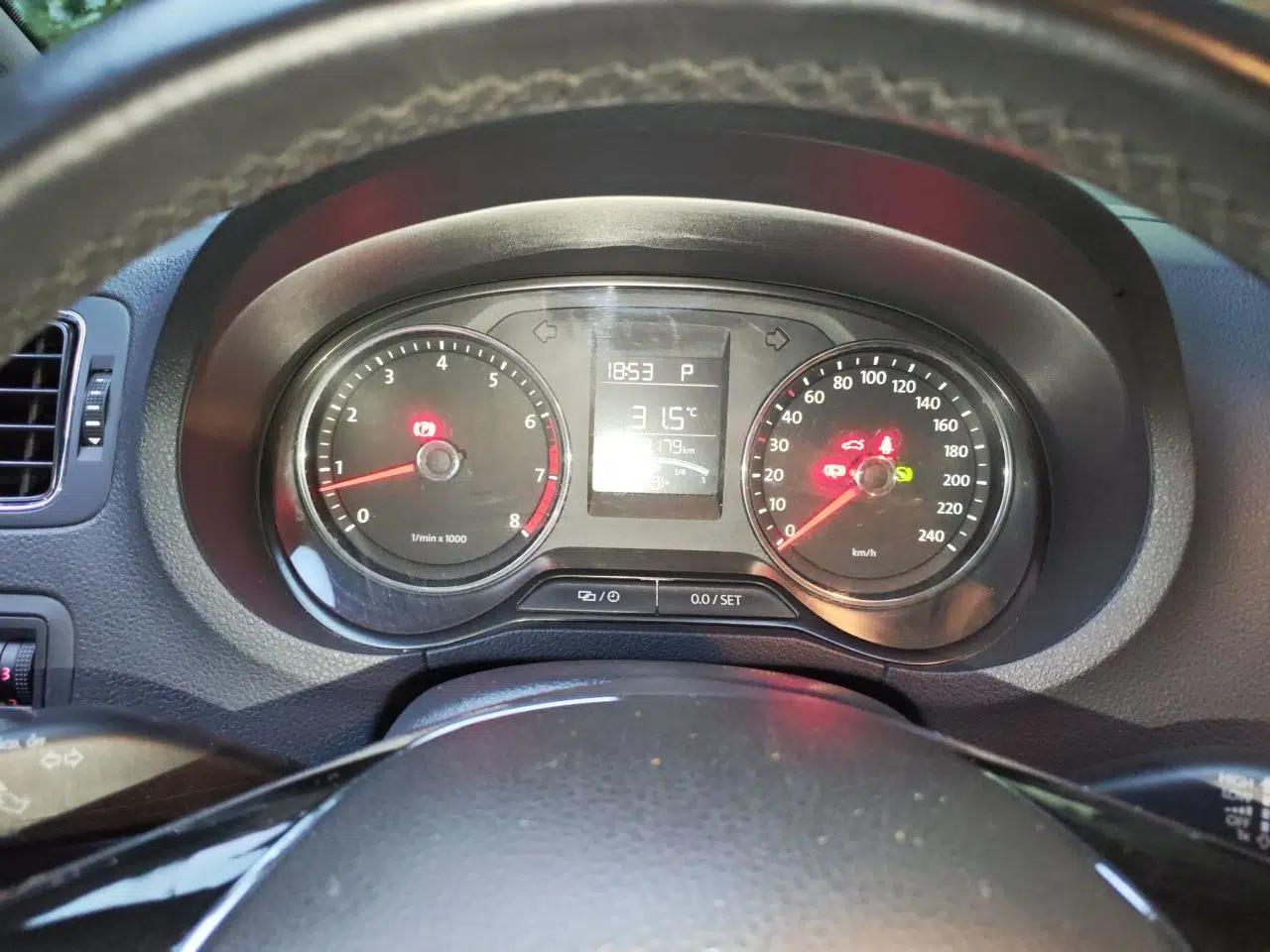 Volkswagen Polo 2014 1.6L Automatic Comfort Edition — миниатюра 11