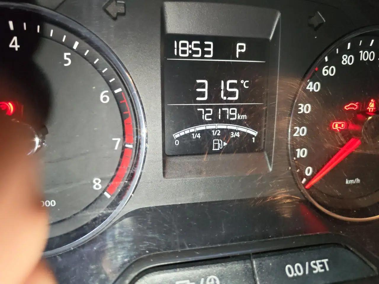 Volkswagen Polo 2014 1.6L Automatic Comfort Edition — миниатюра 12