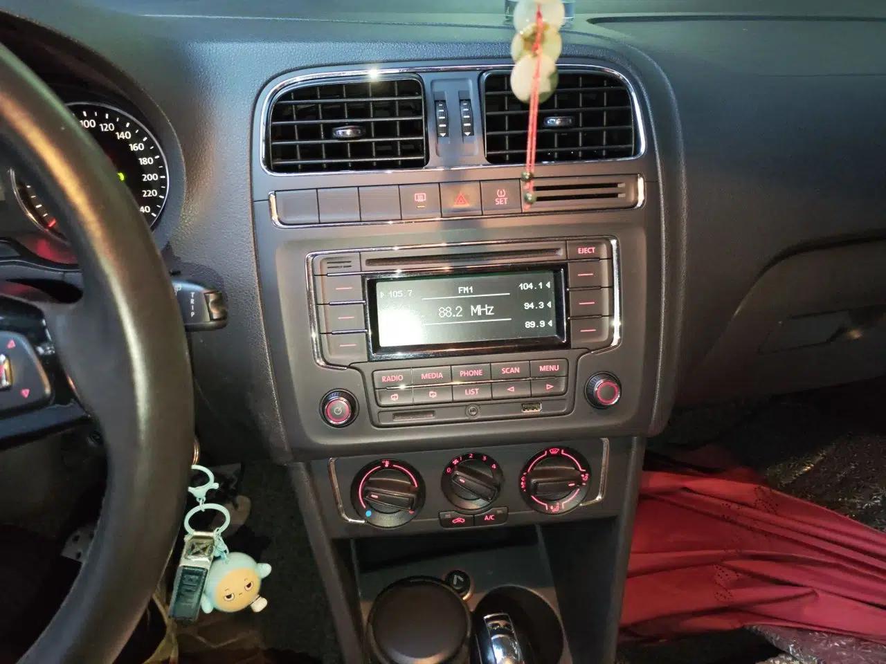 Volkswagen Polo 2014 1.6L Automatic Comfort Edition — миниатюра 13