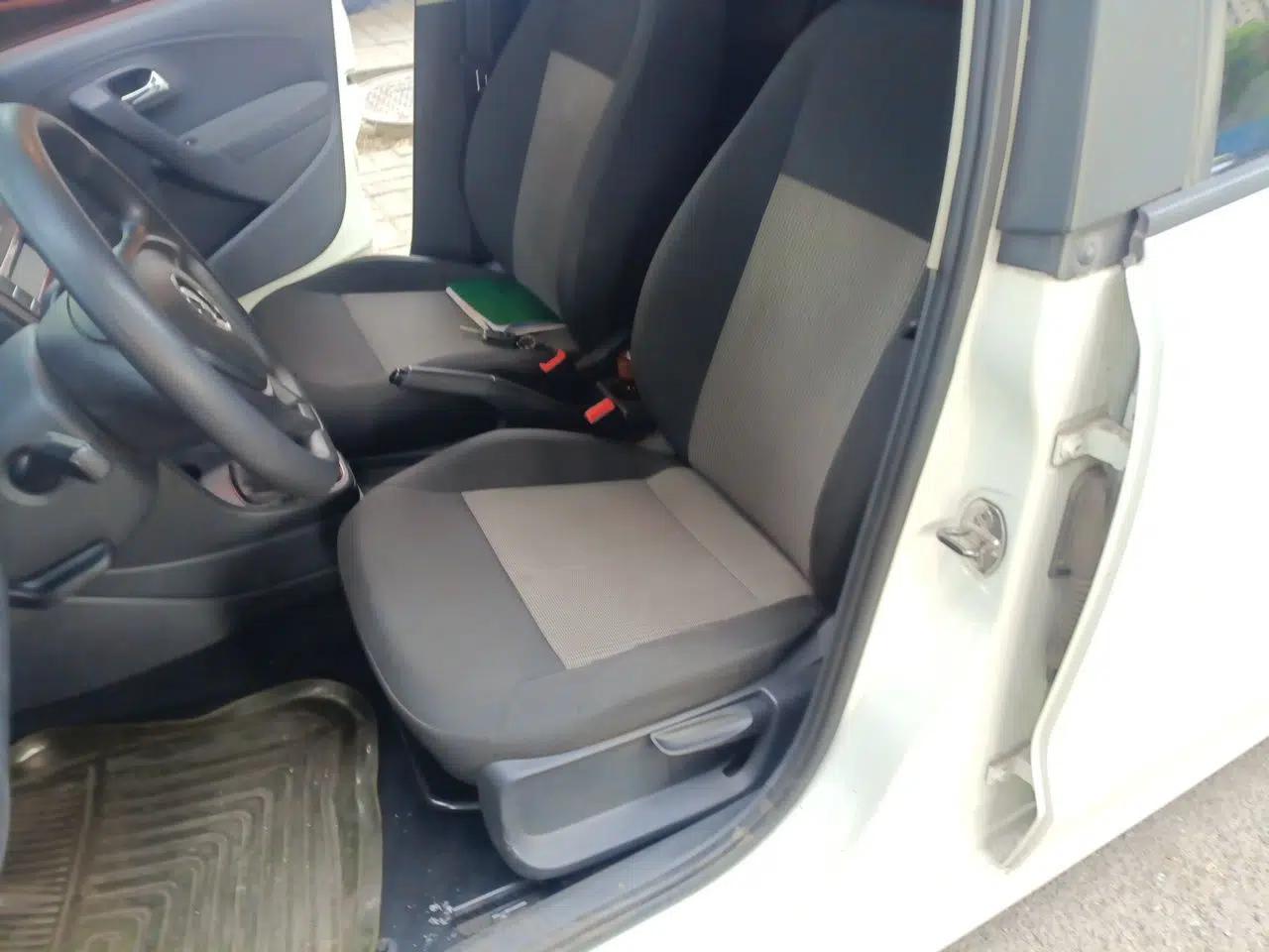 Volkswagen Polo 2016 1.4L Manual Fashion Model — миниатюра 15