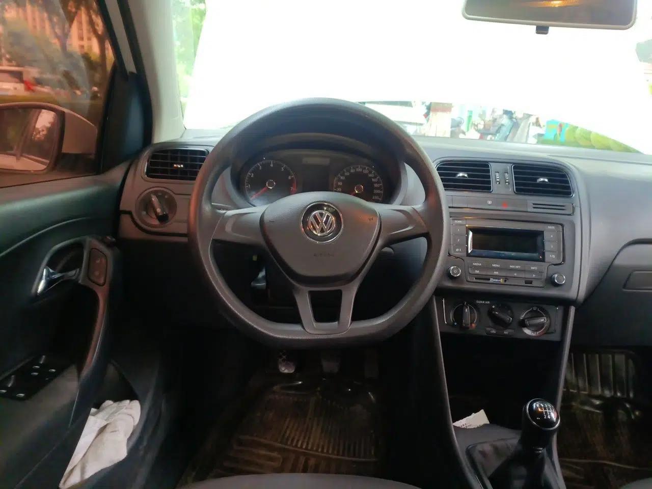 Volkswagen Polo 2016 1.4L Manual Fashion Model — миниатюра 10