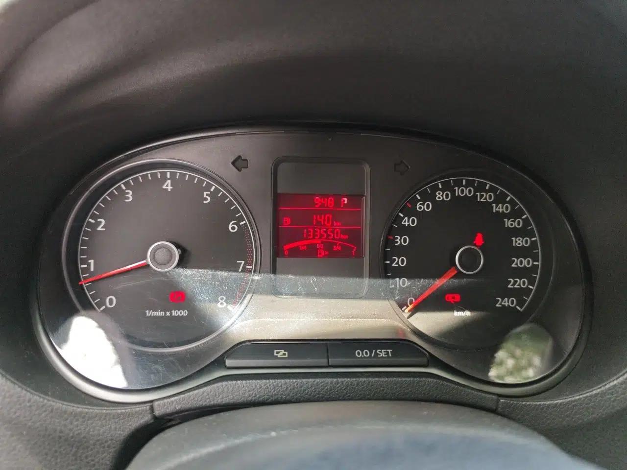 Volkswagen Polo 2011 1.4L Automatic ZhiShang Version — миниатюра 11