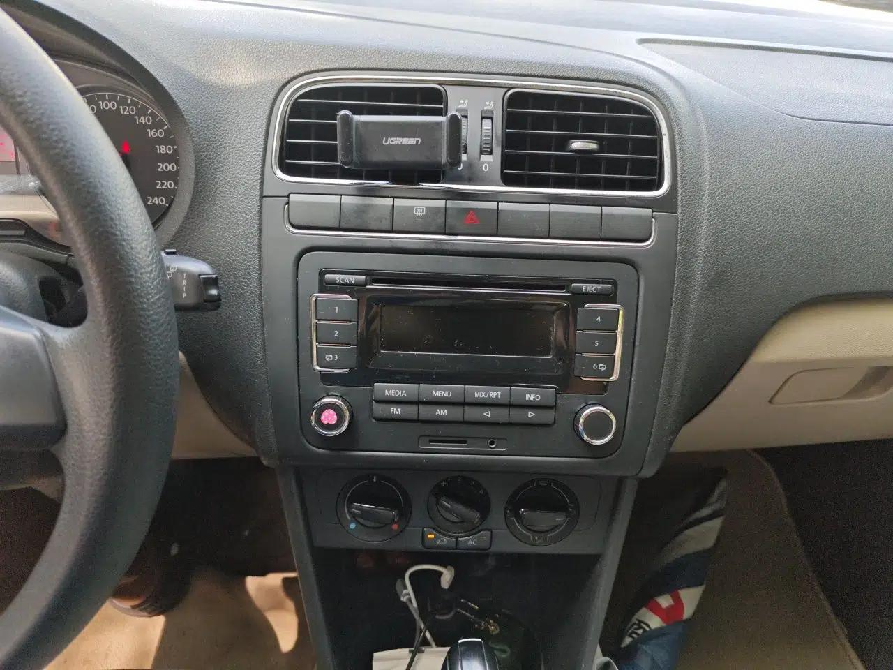 Volkswagen Polo 2011 1.4L Automatic ZhiShang Version — миниатюра 13