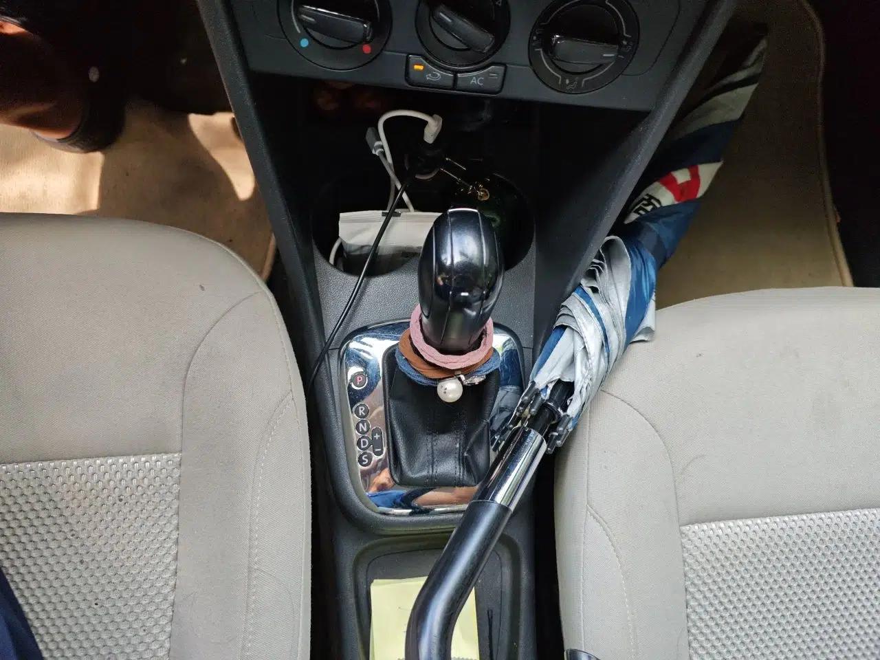 Volkswagen Polo 2011 1.4L Automatic ZhiShang Version — миниатюра 14
