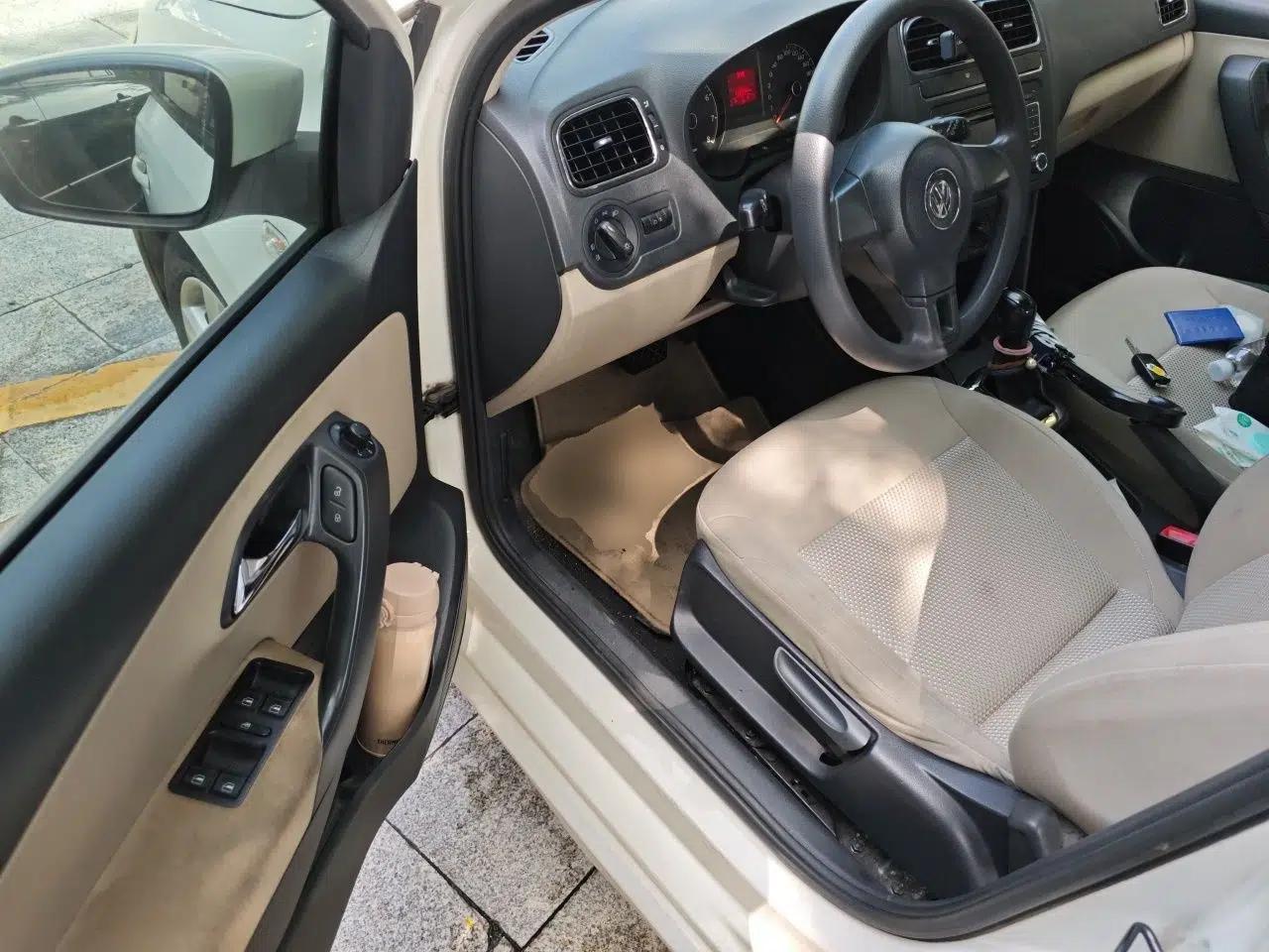 Volkswagen Polo 2011 1.4L Automatic ZhiShang Version — миниатюра 16