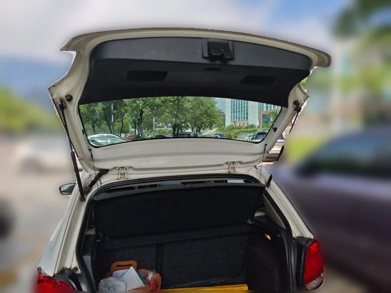 Volkswagen Polo 2011 1.4L Automatic ZhiShang Version — миниатюра 19