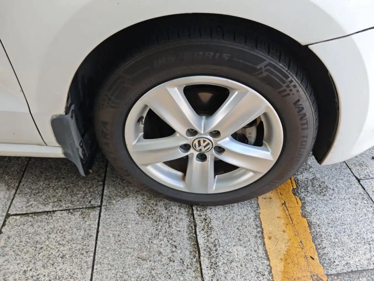 Volkswagen Polo 2011 1.4L Automatic ZhiShang Version — миниатюра 8