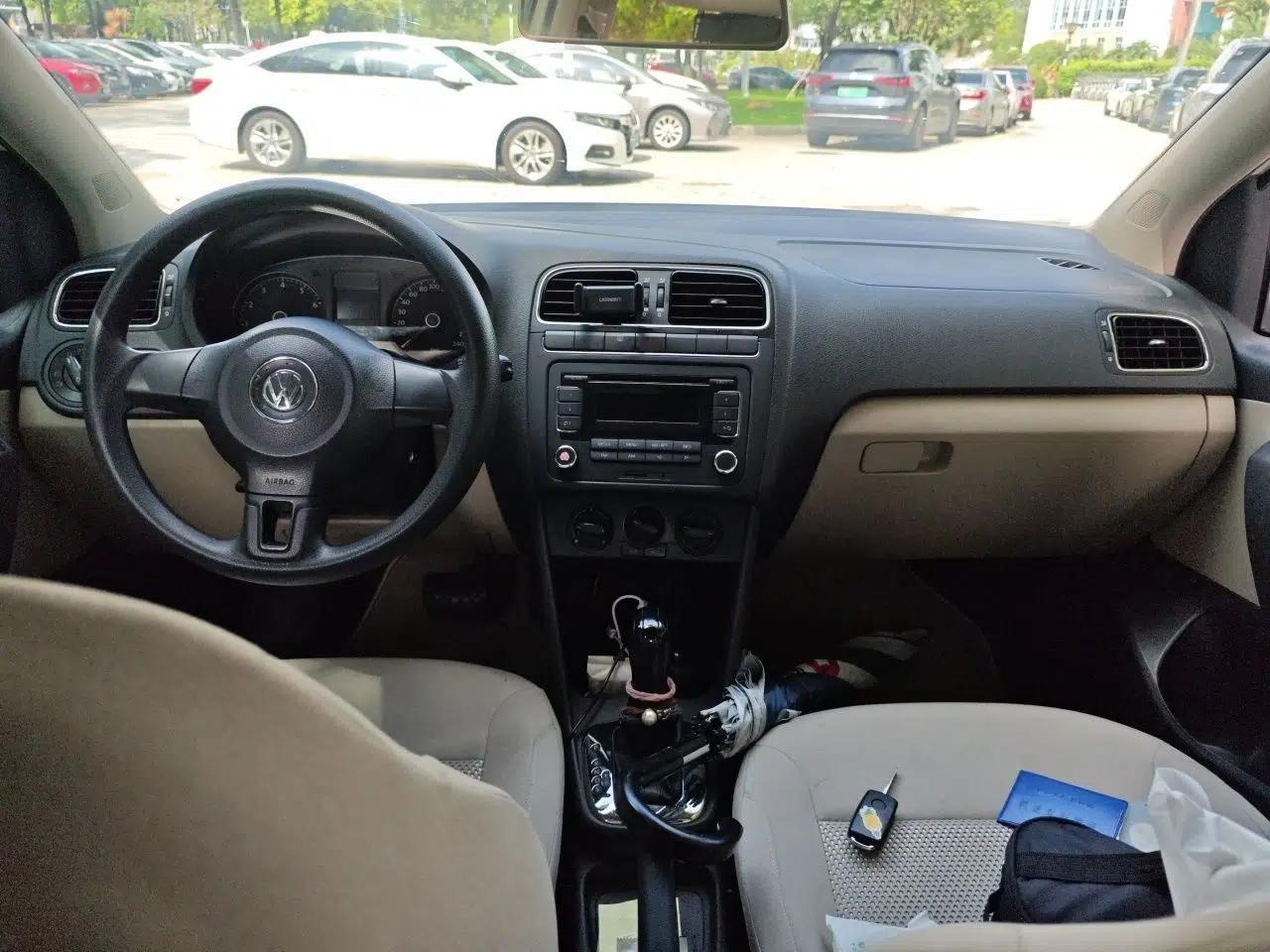 Volkswagen Polo 2011 1.4L Automatic ZhiShang Version — миниатюра 9