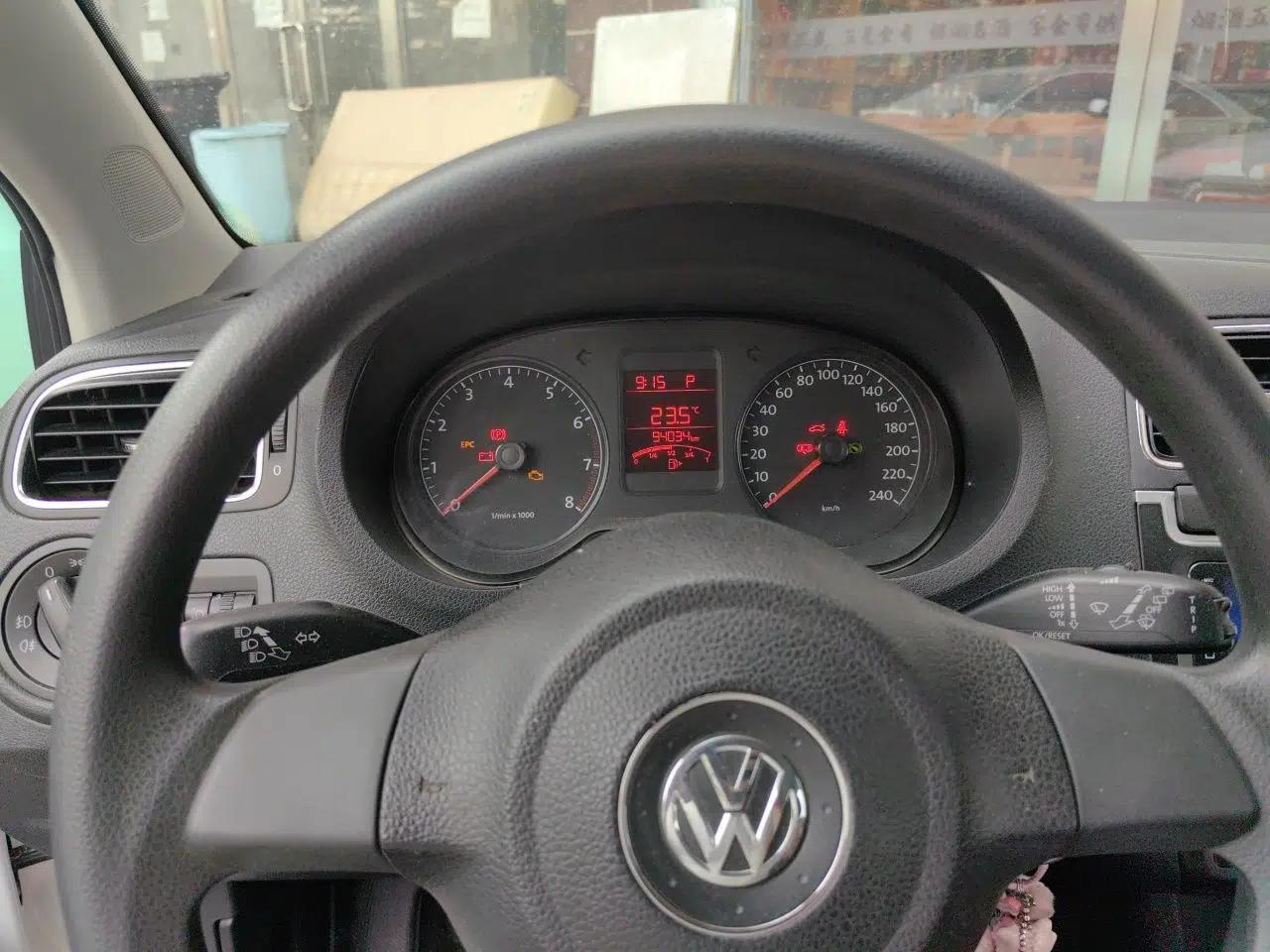 Volkswagen Polo 2013 1.6L Automatic Comfort Edition — миниатюра 11