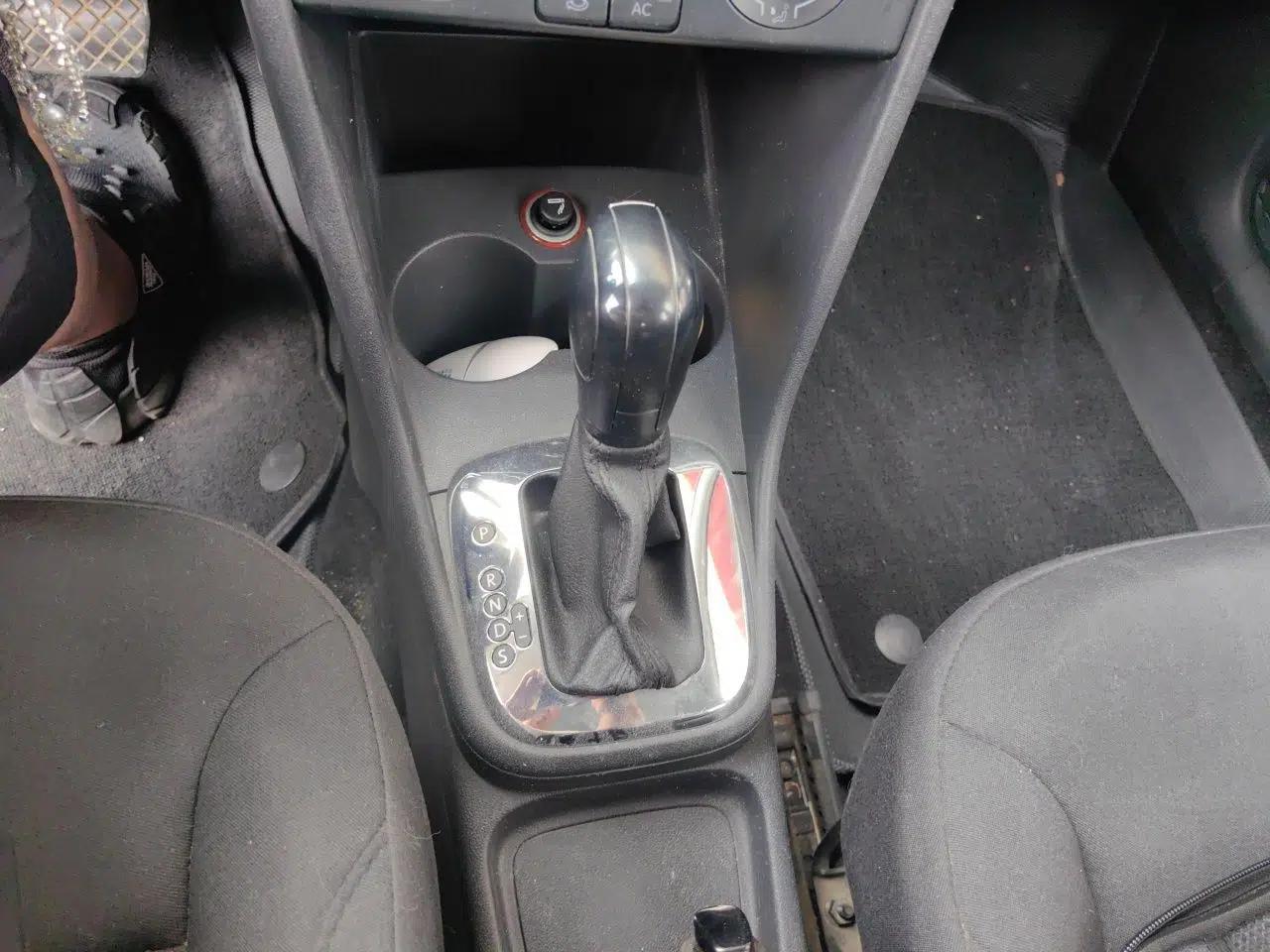 Volkswagen Polo 2013 1.6L Automatic Comfort Edition — миниатюра 14