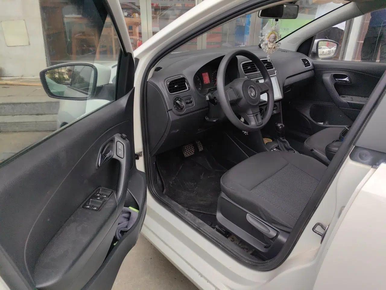 Volkswagen Polo 2013 1.6L Automatic Comfort Edition — миниатюра 16