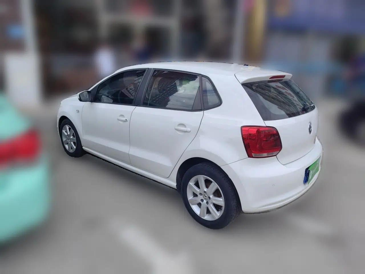 Volkswagen Polo 2013 1.6L Automatic Comfort Edition — миниатюра 4