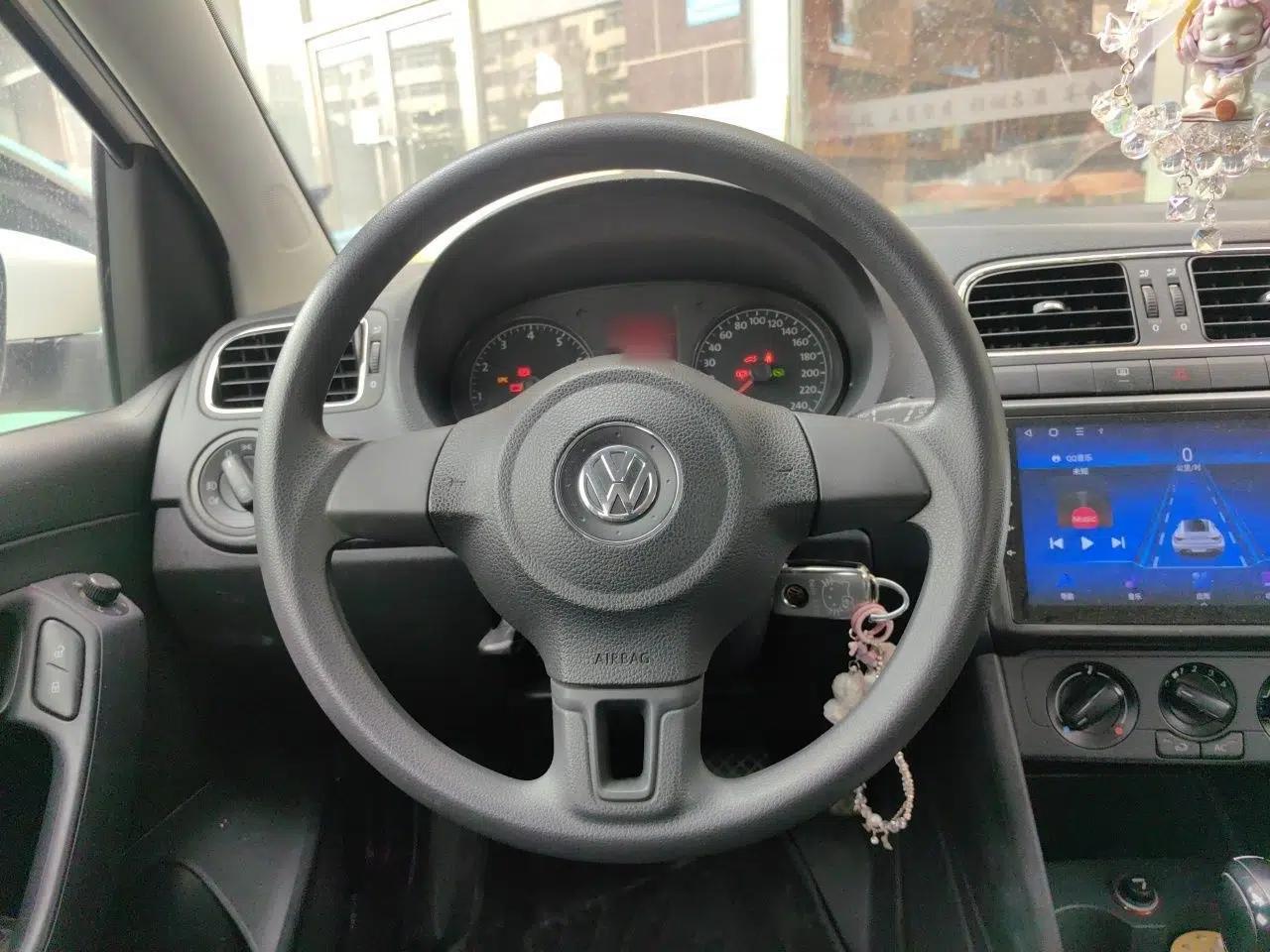 Volkswagen Polo 2013 1.6L Automatic Comfort Edition — миниатюра 10
