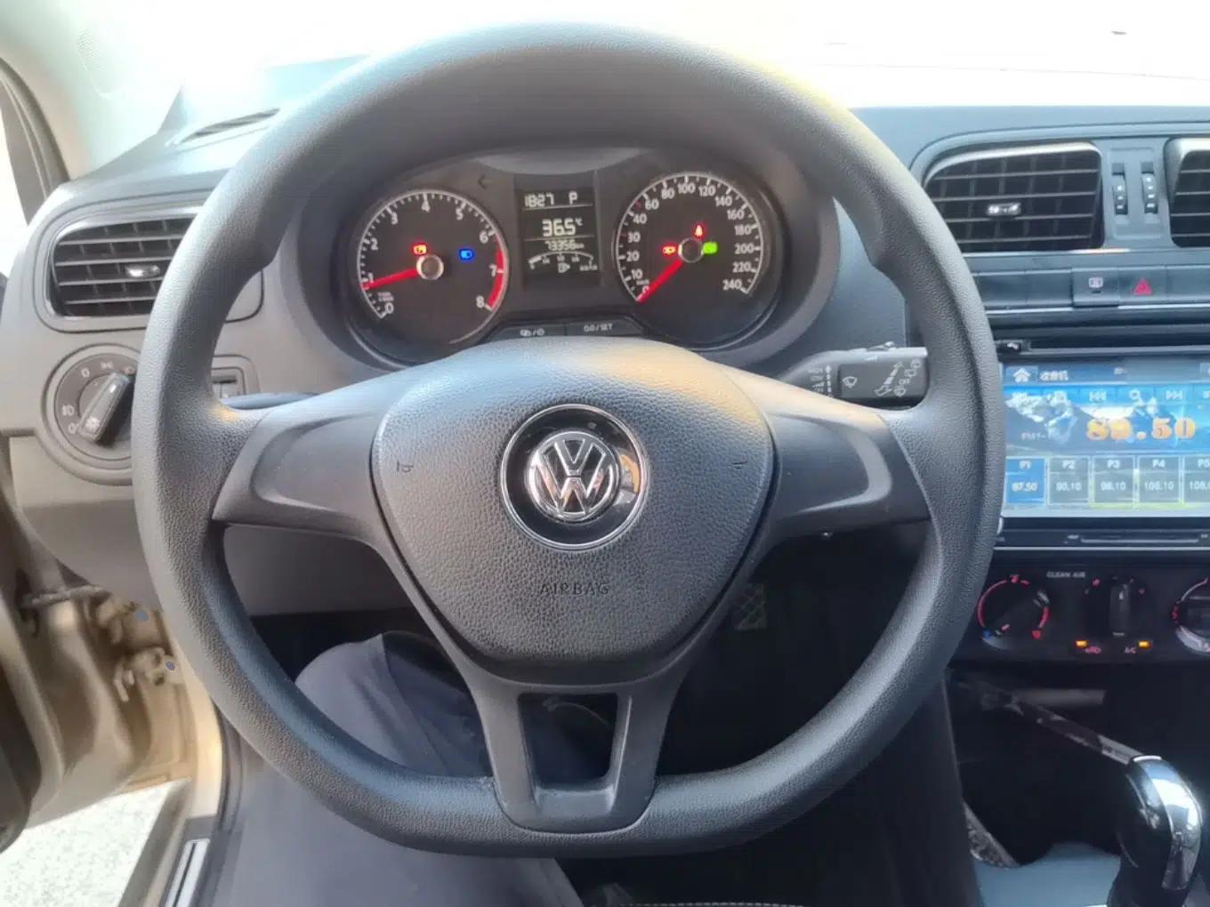 Volkswagen Polo 2016 1.4L Cross Polo Automatic — миниатюра 13
