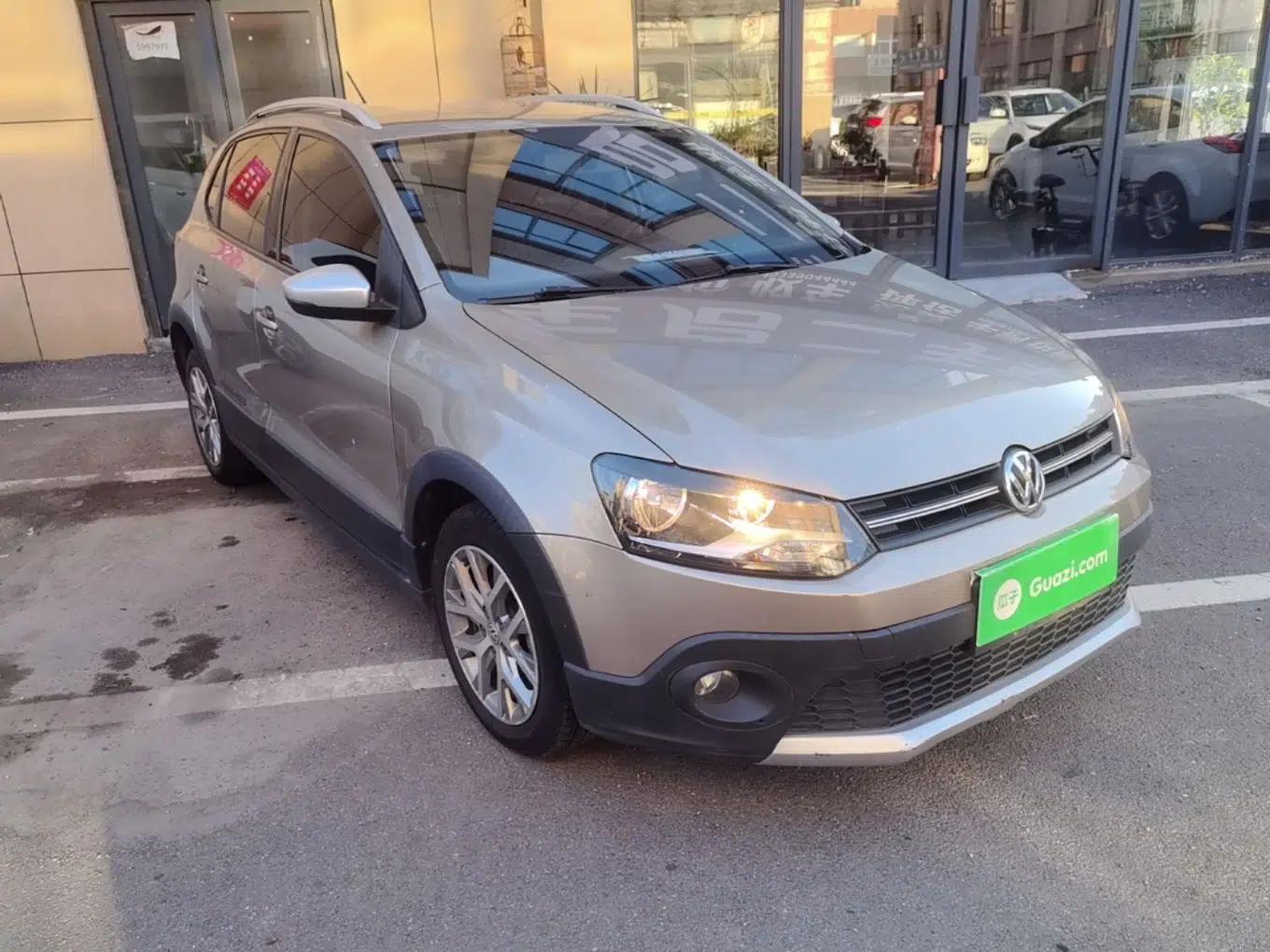 Volkswagen Polo 2016 1.4L Cross Polo Automatic — миниатюра 3