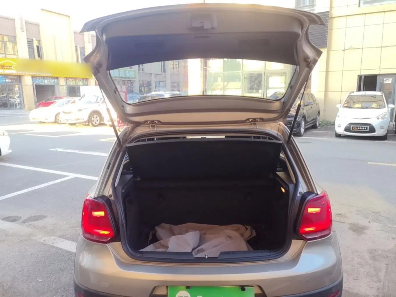 Volkswagen Polo 2016 1.4L Cross Polo Automatic — миниатюра 22
