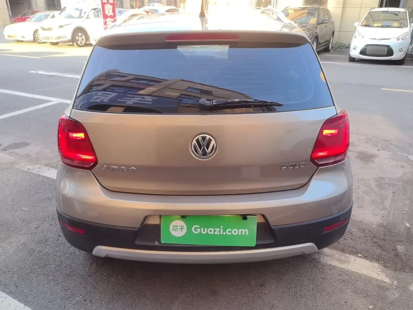 Volkswagen Polo 2016 1.4L Cross Polo Automatic — миниатюра 5