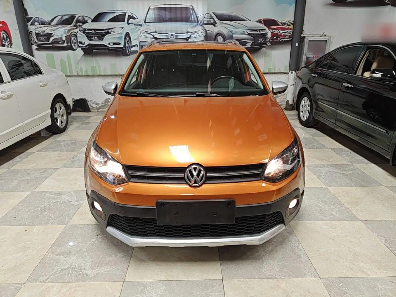 Volkswagen Polo 2014 1.6L Cross Polo Automatic — миниатюра 2